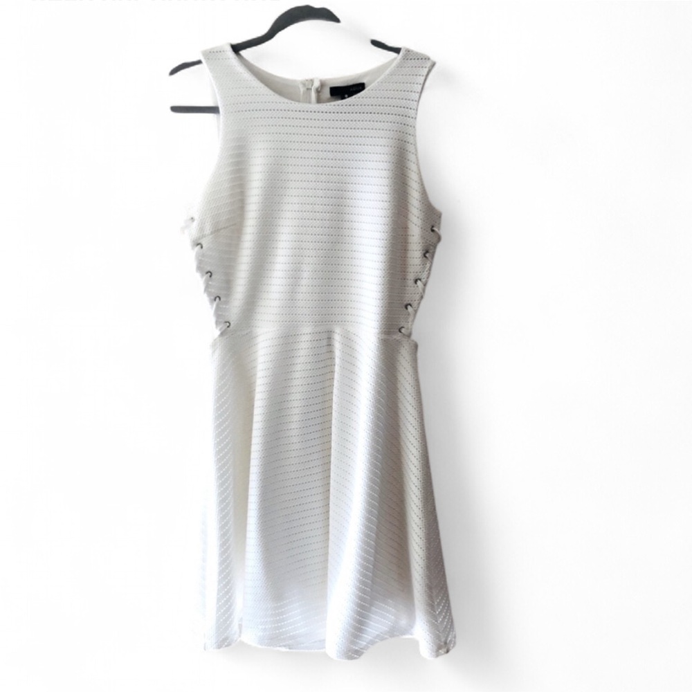 AQUA WHITE SLEEVELESS SKATER STYLE DRESS RESORTWEAR BEACHY TRAVEL SIZE MEDIUM